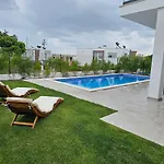 House By The Lagoon - Piscina Privada