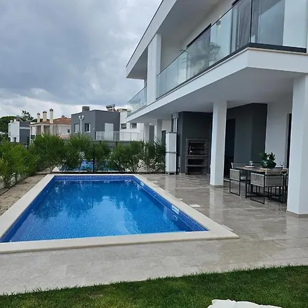 House By The Lagoon - Piscina Privada 别墅