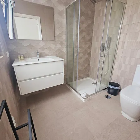 House By The Lagoon - Piscina Privada 别墅 *