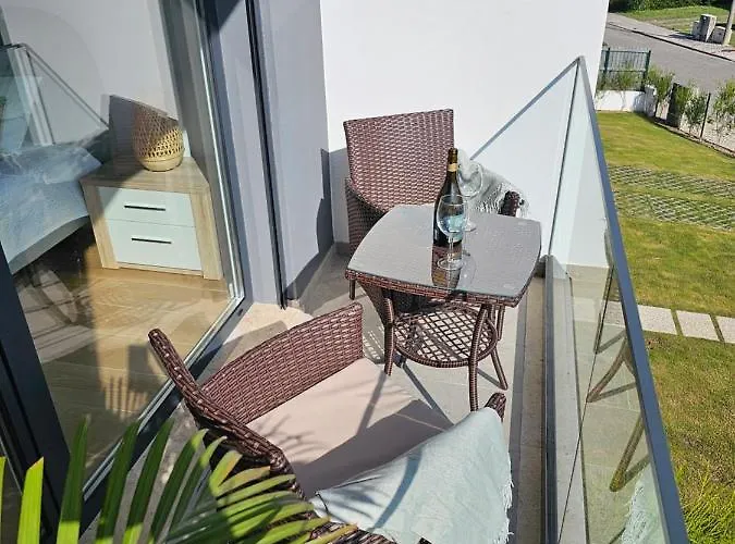 House By The Lagoon - Piscina Privada * Casal do Narcizo