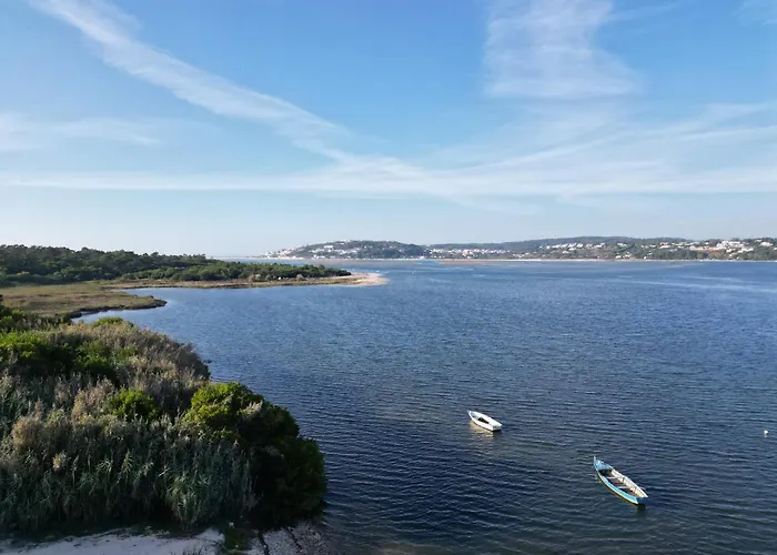 House By The Lagoon - Piscina Privada Villa
