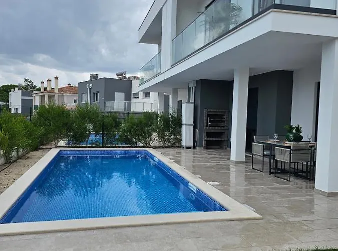 House By The Lagoon - Piscina Privada فيلة